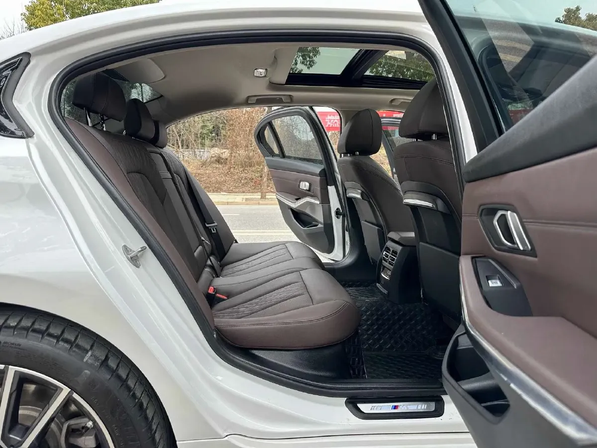 2022 BMW 3 Series 2.0T 156HP L4 8AT,autocango,china used car exporter,china ev exporter,chinese used car exporter,chinese used ev exporter