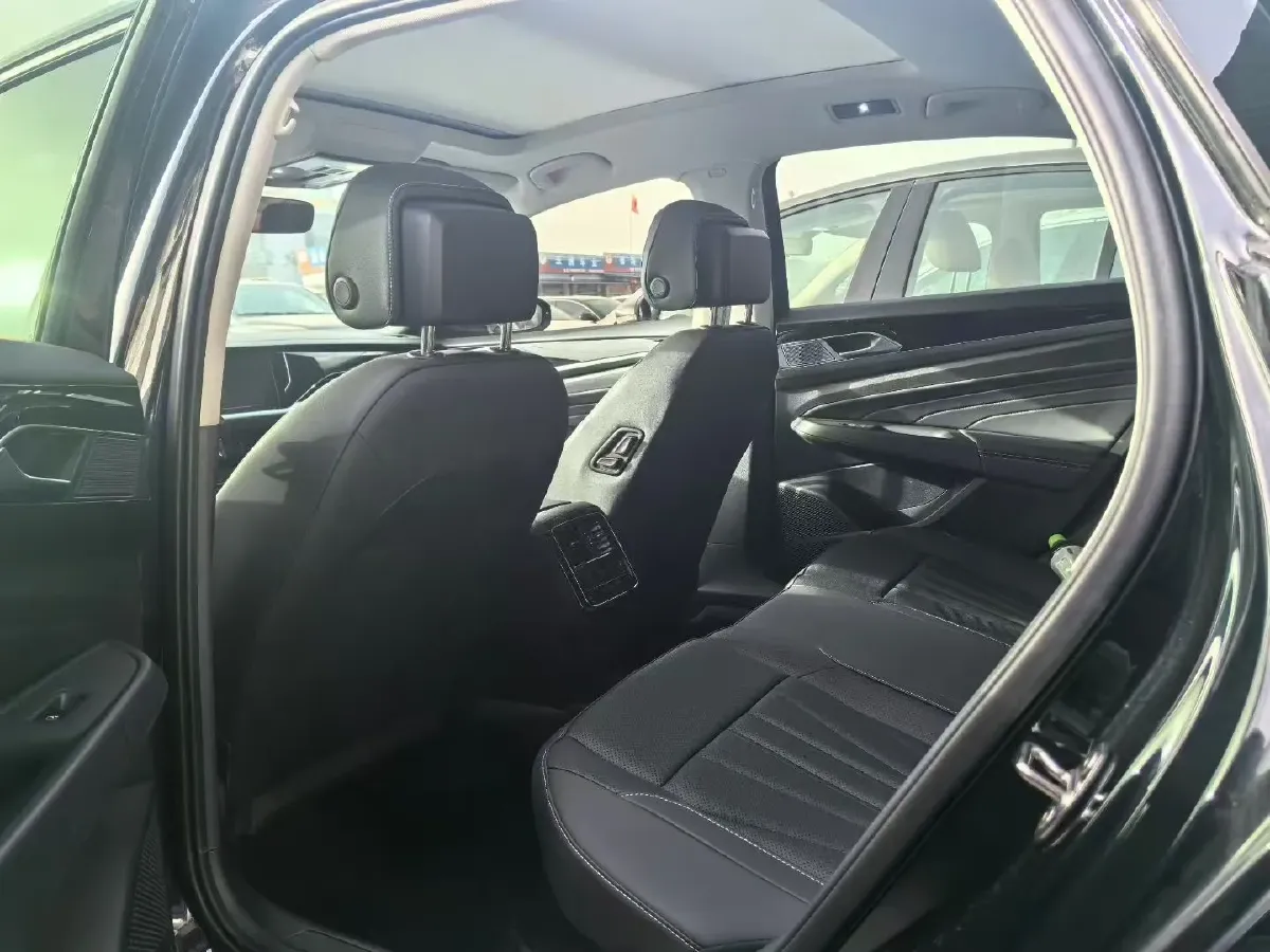 2025 Volkswagen Passat 2.0T 220HP L4 7DCT,autocango,china used car exporter,china ev exporter,chinese used car exporter,chinese used ev exporter