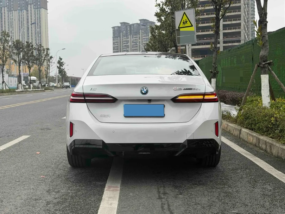 2025 BMW i5 BEV 81.6KWH,autocango,china used car exporter,china ev exporter,chinese used car exporter,chinese used ev exporter