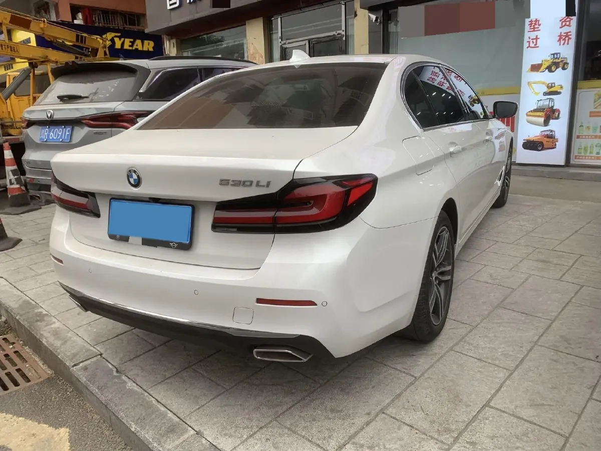 2023 BMW 5 Series 2.0T 245HP L4 8AT,autocango,china used car exporter,china ev exporter,chinese used car exporter,chinese used ev exporter