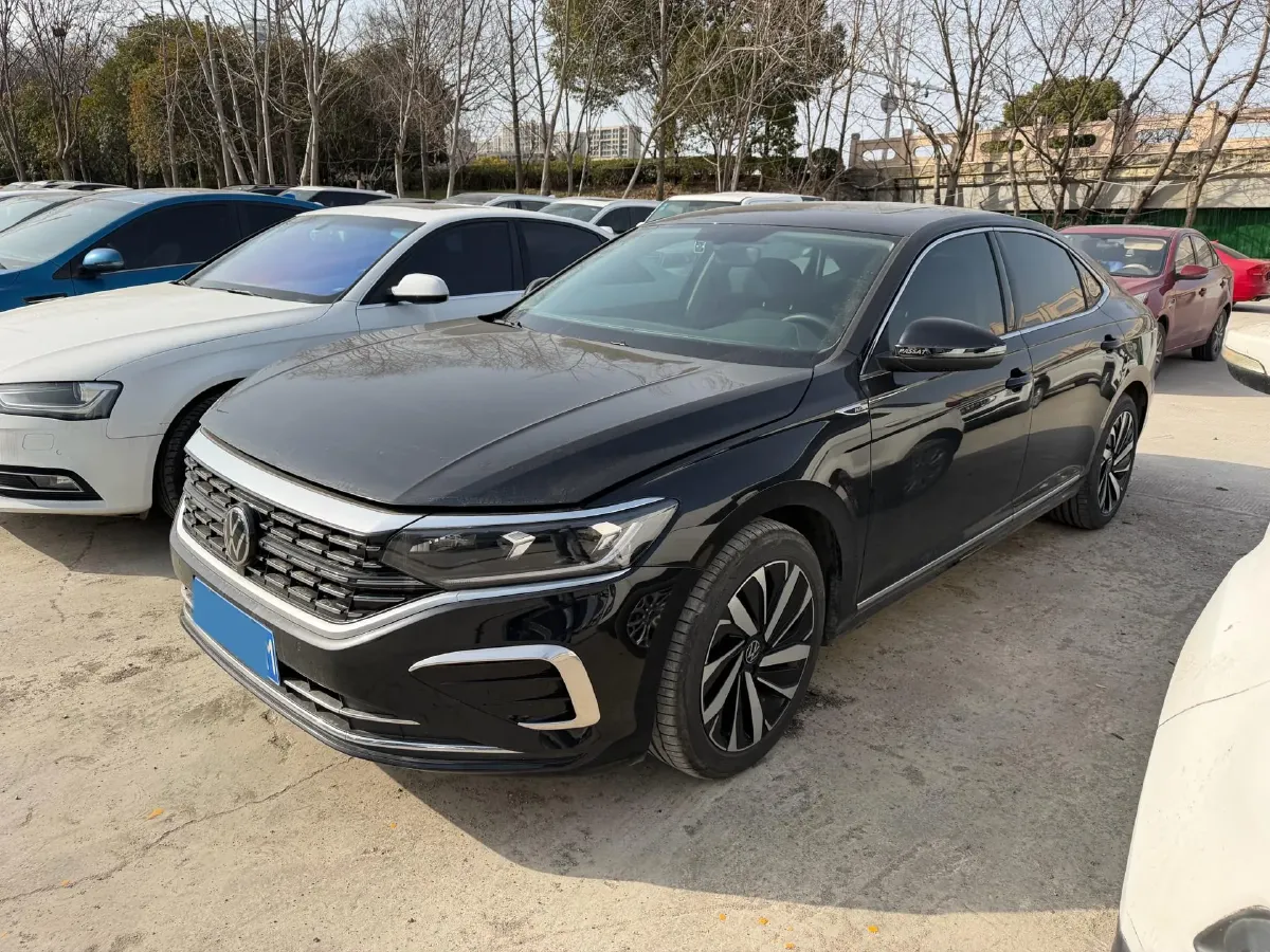 2025 Volkswagen Passat 2.0T 220HP L4 7DCT,autocango,china used car exporter,china ev exporter,chinese used car exporter,chinese used ev exporter