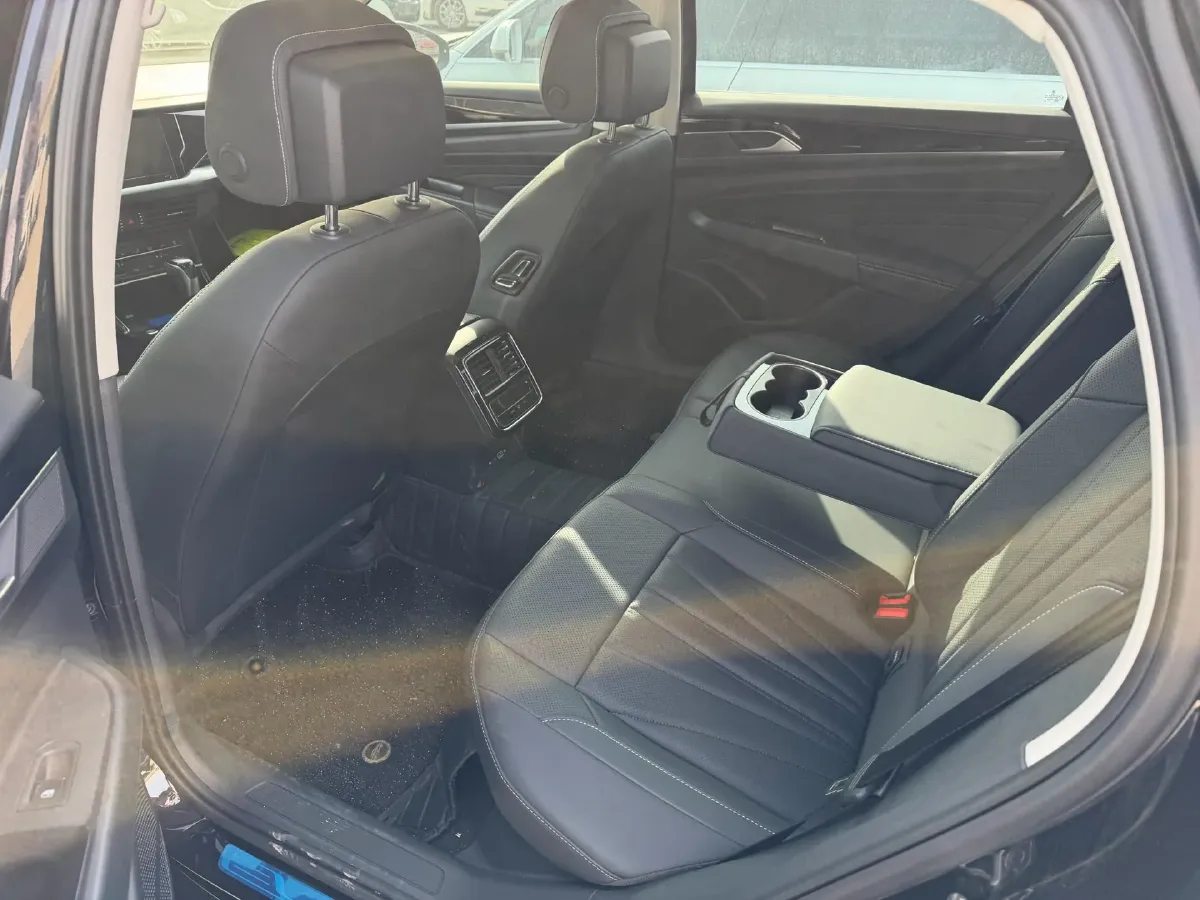 2025 Volkswagen Passat 2.0T 220HP L4 7DCT,autocango,china used car exporter,china ev exporter,chinese used car exporter,chinese used ev exporter