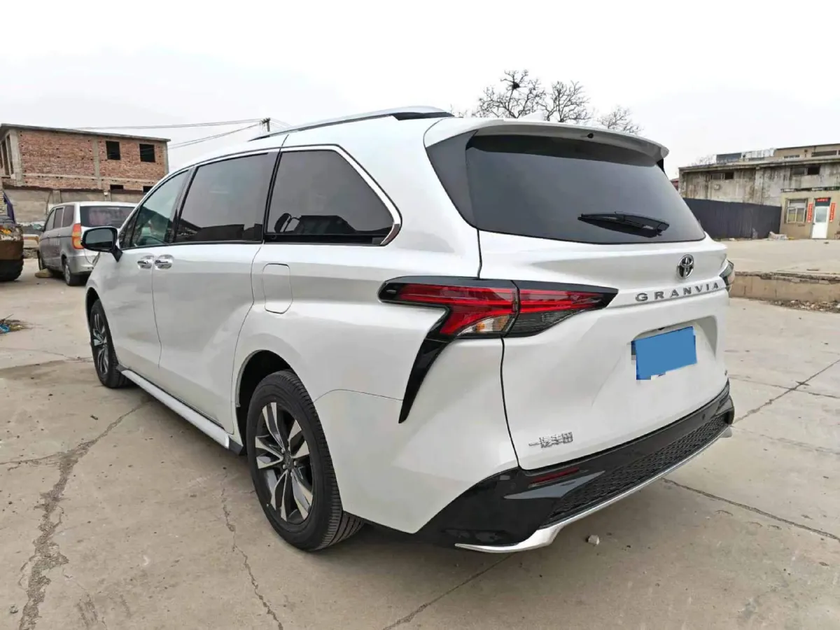 2026 Toyota Granvia 2.5L 189HP L4 E-CVT Hybrid,autocango,china used car exporter,china ev exporter,chinese used car exporter,chinese used ev exporter