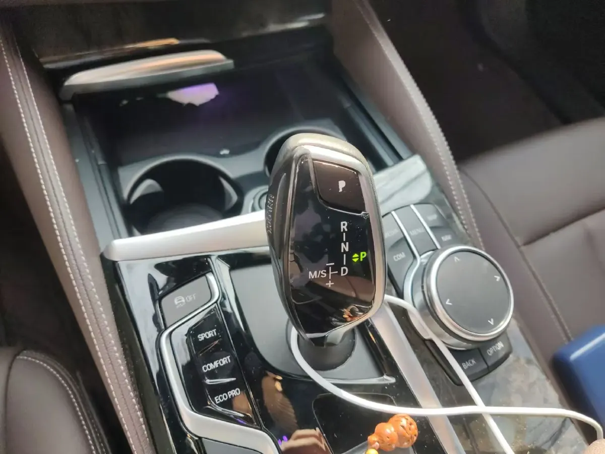 2020 BMW 5 Series 2.0T 184HP L4 8AT,autocango,china used car exporter,china ev exporter,chinese used car exporter,chinese used ev exporter