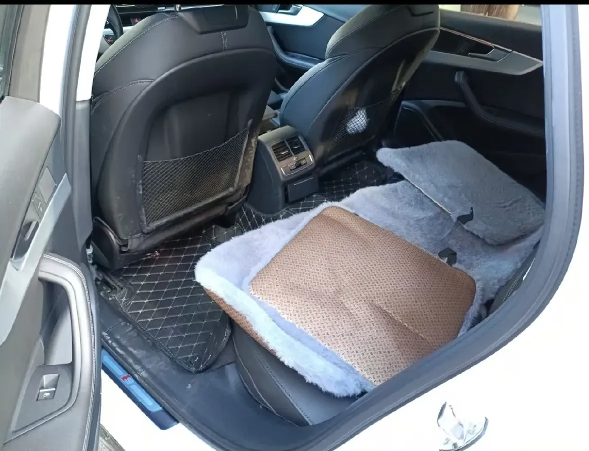 2022 Audi A4L 2.0T 190HP L4 7DCT,autocango,china used car exporter,china ev exporter,chinese used car exporter,chinese used ev exporter