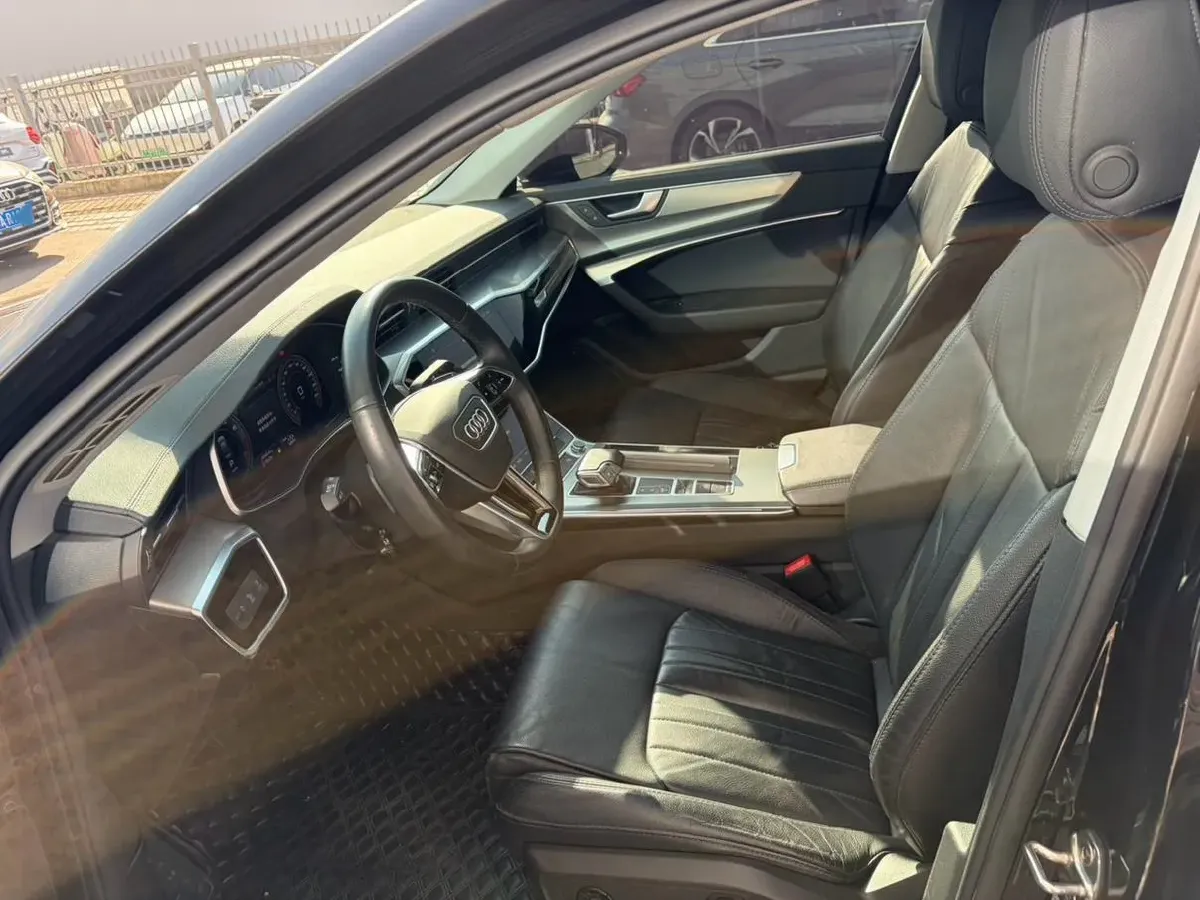 2022 Audi A6L 2.0T 224HP L4 7DCT,autocango,china used car exporter,china ev exporter,chinese used car exporter,chinese used ev exporter