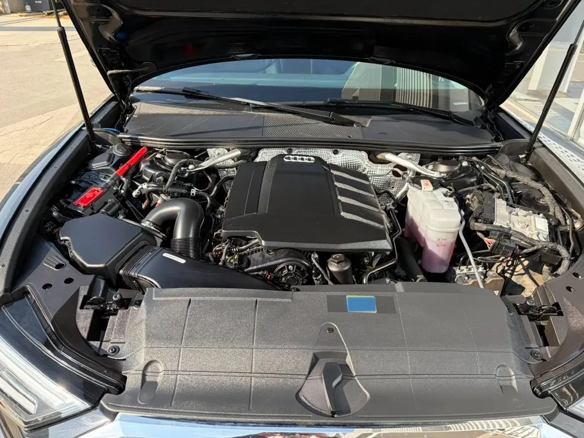 2022 Audi A6L 2.0T 224HP L4 7DCT,autocango,china used car exporter,china ev exporter,chinese used car exporter,chinese used ev exporter