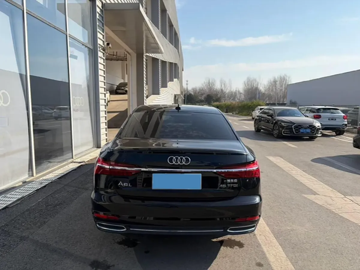 2022 Audi A6L 2.0T 224HP L4 7DCT,autocango,china used car exporter,china ev exporter,chinese used car exporter,chinese used ev exporter