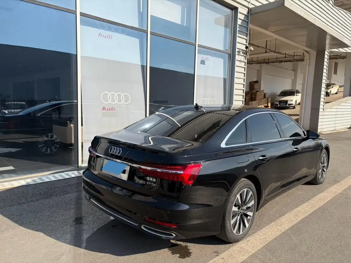 2022 Audi A6L 2.0T 224HP L4 7DCT,autocango,china used car exporter,china ev exporter,chinese used car exporter,chinese used ev exporter