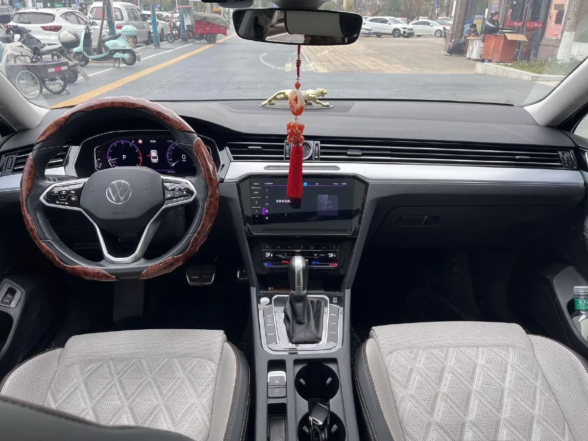 2024 Volkswagen Magotan 2.0T 186HP L4 7DCT,autocango,china used car exporter,china ev exporter,chinese used car exporter,chinese used ev exporter