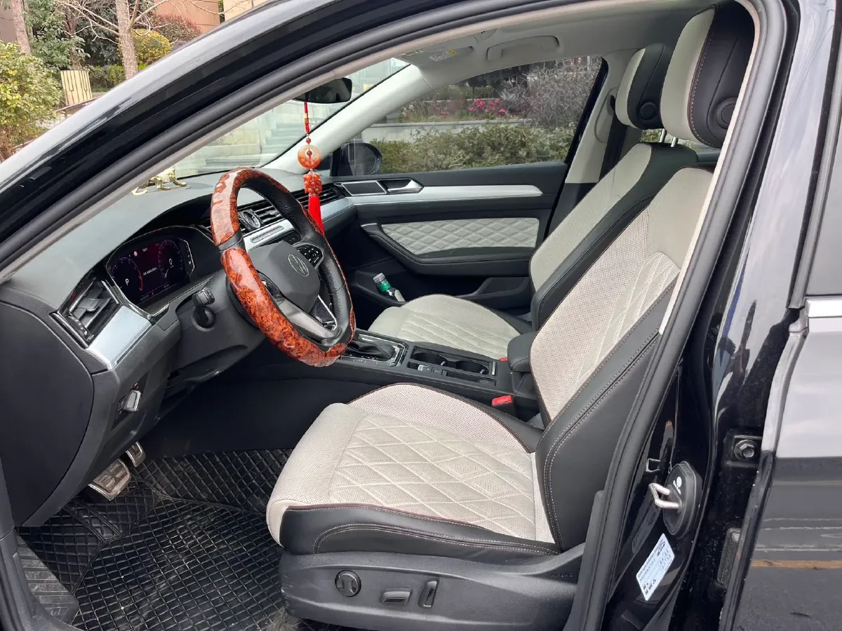 2024 Volkswagen Magotan 2.0T 186HP L4 7DCT,autocango,china used car exporter,china ev exporter,chinese used car exporter,chinese used ev exporter