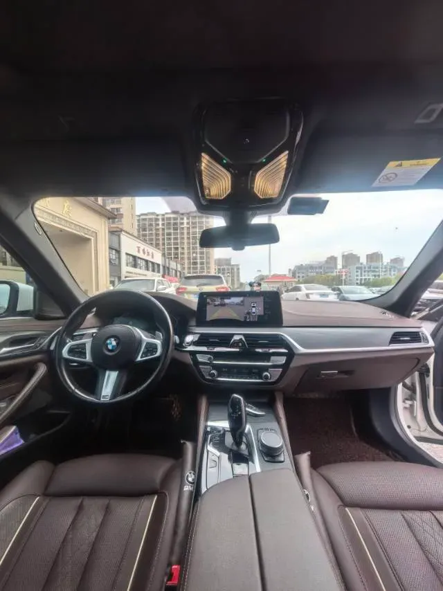 2022 BMW 5 Series 2.0T 252HP L4 8AT,autocango,china used car exporter,china ev exporter,chinese used car exporter,chinese used ev exporter