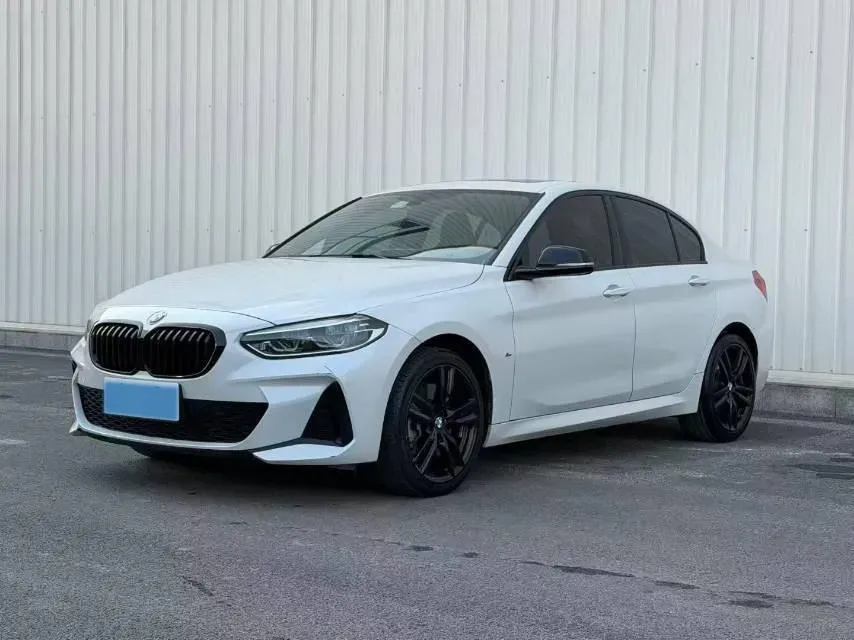 2023 BMW 1 Series 2.0T 178HP L4 7DCT,autocango,china used car exporter,china ev exporter,chinese used car exporter,chinese used ev exporter