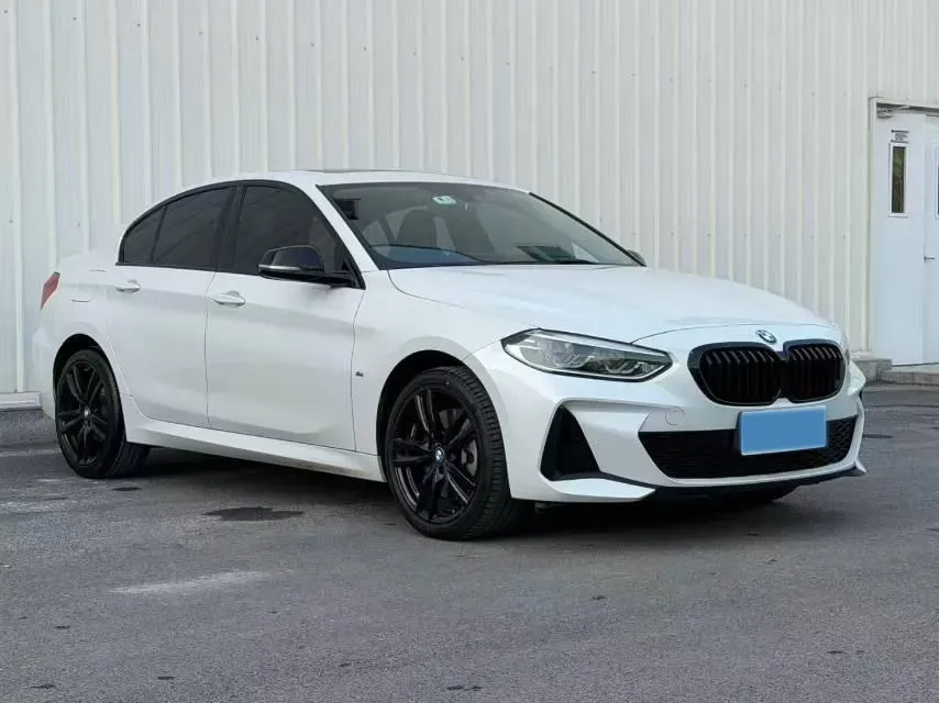2023 BMW 1 Series 2.0T 178HP L4 7DCT,autocango,china used car exporter,china ev exporter,chinese used car exporter,chinese used ev exporter