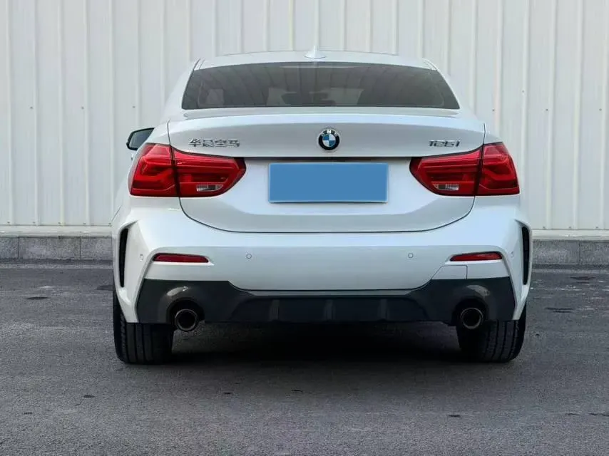 2023 BMW 1 Series 2.0T 178HP L4 7DCT,autocango,china used car exporter,china ev exporter,chinese used car exporter,chinese used ev exporter