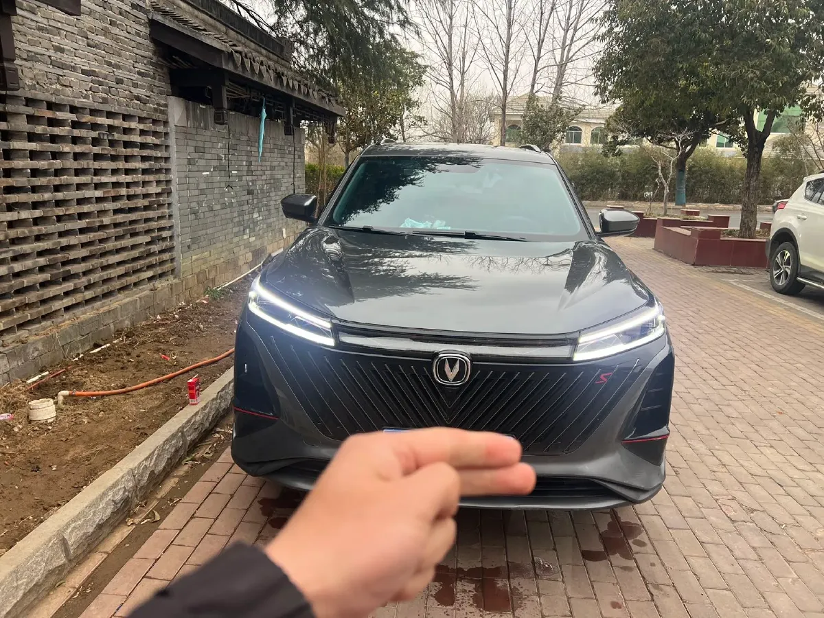 2022 ChangAn CS75 Plus 1.5T 188HP L4 8AT,autocango,china used car exporter,china ev exporter,chinese used car exporter,chinese used ev exporter