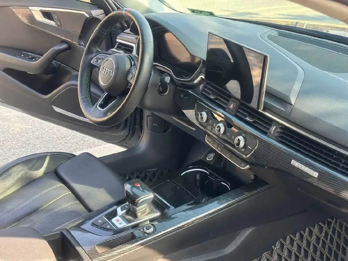 2022 Audi A4L 2.0T 150HP L4 7DCT,autocango,china used car exporter,china ev exporter,chinese used car exporter,chinese used ev exporter