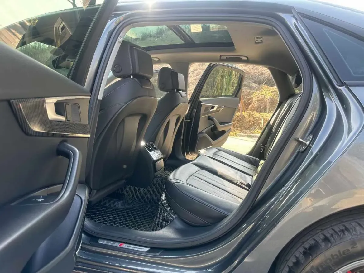 2022 Audi A4L 2.0T 150HP L4 7DCT,autocango,china used car exporter,china ev exporter,chinese used car exporter,chinese used ev exporter