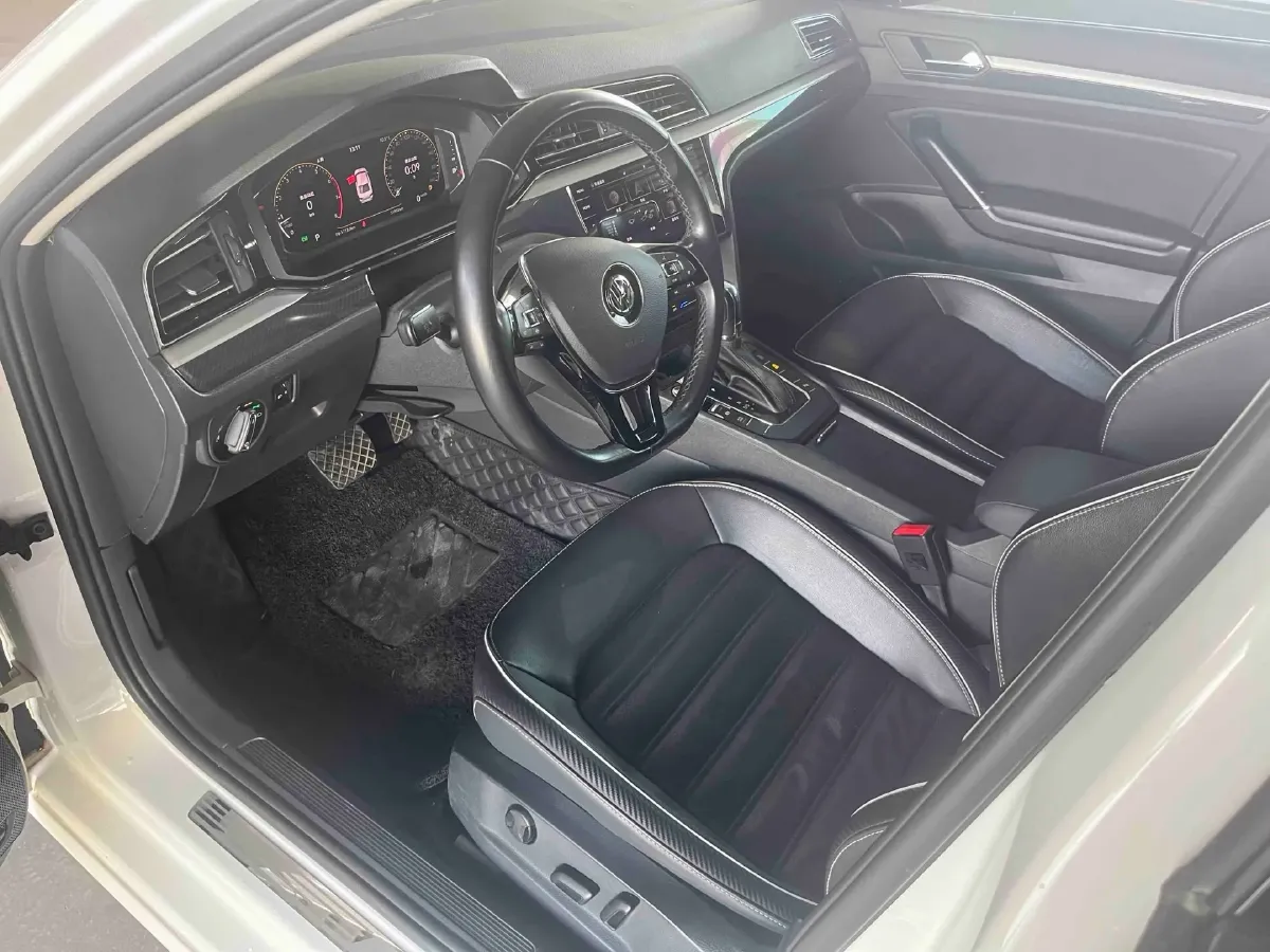 2021 Volkswagen T-Roc 1.4T 150HP L4 7DCT,autocango,china used car exporter,china ev exporter,chinese used car exporter,chinese used ev exporter