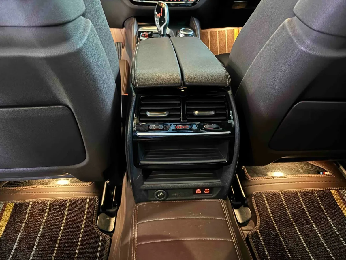 2022 BMW 5 Series 2.0T 184HP L4 8AT PHEV 17.7KWH,autocango,china used car exporter,china ev exporter,chinese used car exporter,chinese used ev exporter