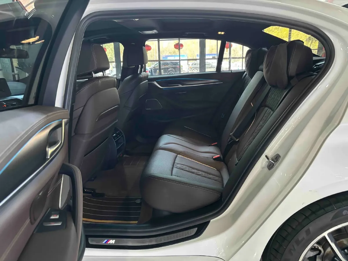 2022 BMW 5 Series 2.0T 184HP L4 8AT PHEV 17.7KWH,autocango,china used car exporter,china ev exporter,chinese used car exporter,chinese used ev exporter