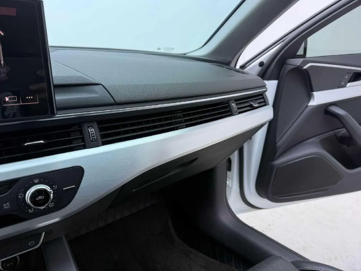 2020 Audi A4L 2.0T 150HP L4 7DCT,autocango,china used car exporter,china ev exporter,chinese used car exporter,chinese used ev exporter