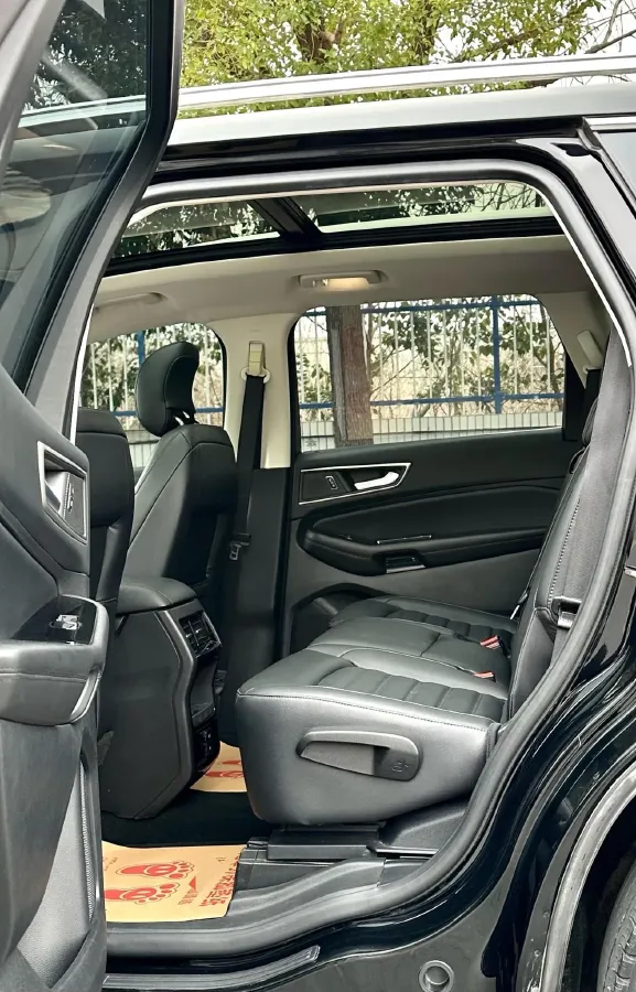 2021 Ford Edge 2.0T 245HP L4 8AT,autocango,china used car exporter,china ev exporter,chinese used car exporter,chinese used ev exporter