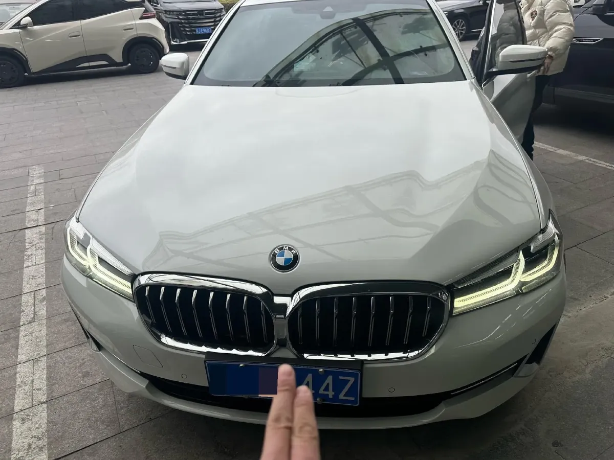 2022 BMW 5 Series 2.0T 252HP L4 8AT,autocango,china used car exporter,china ev exporter,chinese used car exporter,chinese used ev exporter