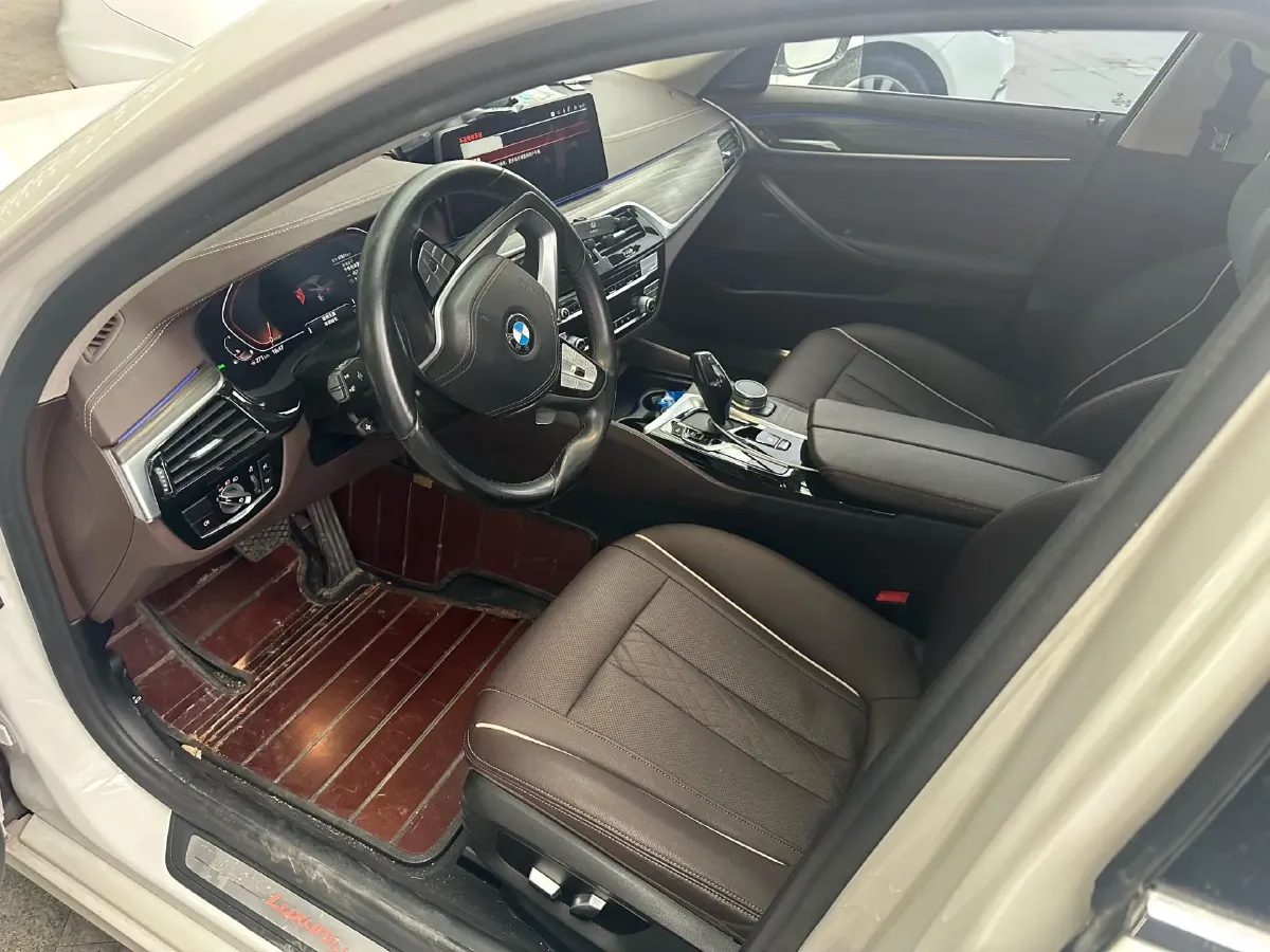 2022 BMW 5 Series 2.0T 252HP L4 8AT,autocango,china used car exporter,china ev exporter,chinese used car exporter,chinese used ev exporter
