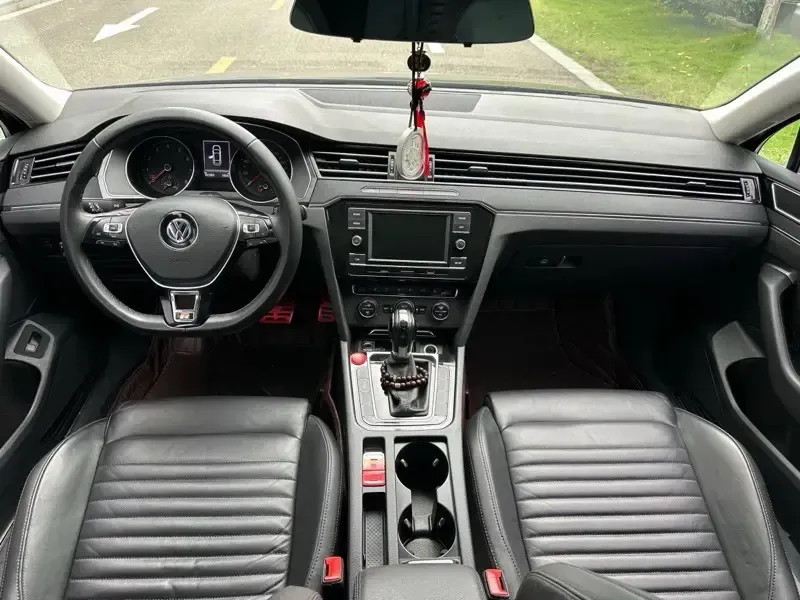 2018 Volkswagen Magotan 1.8T 180HP L4 7DCT,autocango,china used car exporter,china ev exporter,chinese used car exporter,chinese used ev exporter