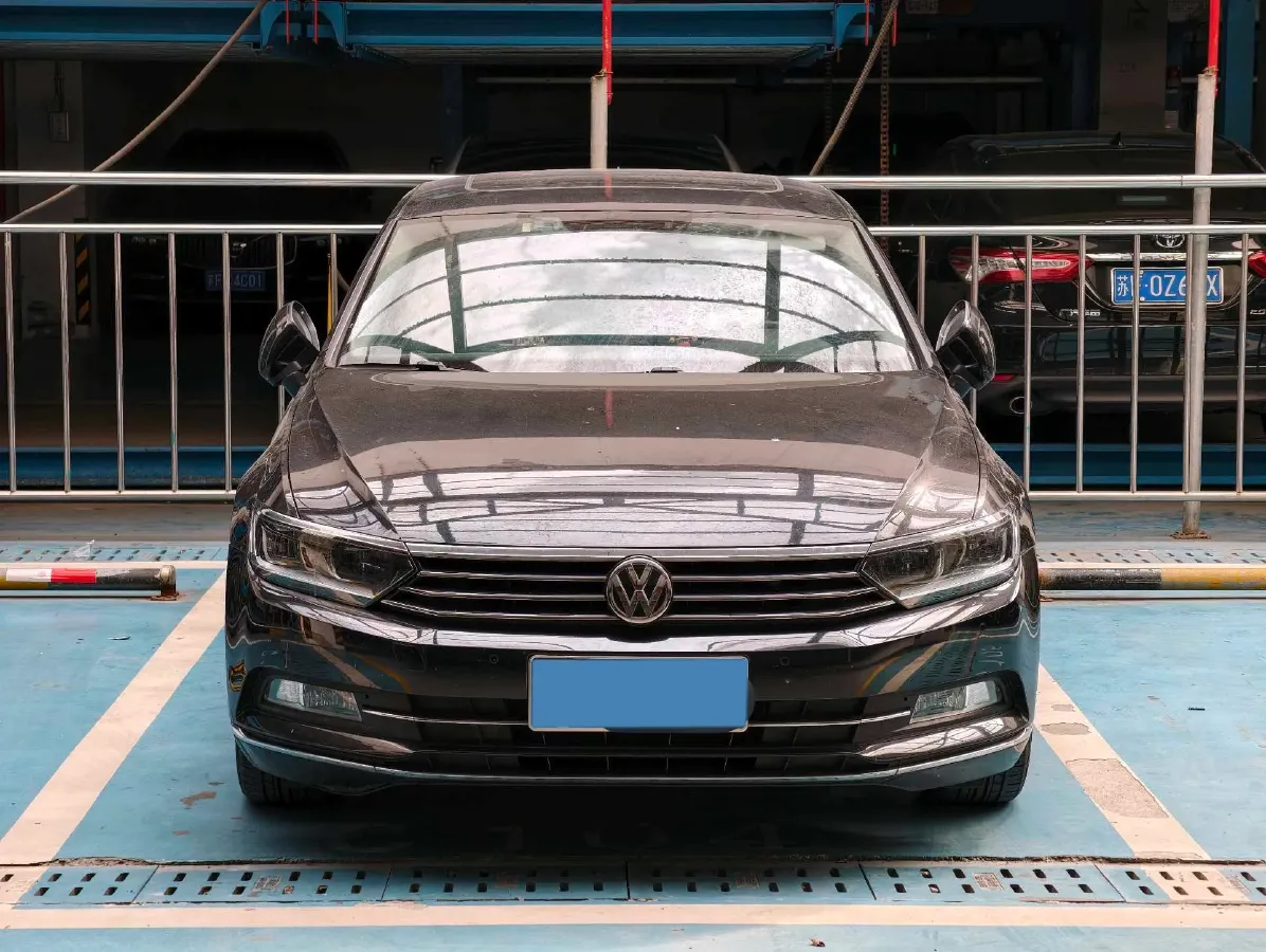 2019 Volkswagen Magotan 2.0T 186HP L4 7DCT,autocango,china used car exporter,china ev exporter,chinese used car exporter,chinese used ev exporter