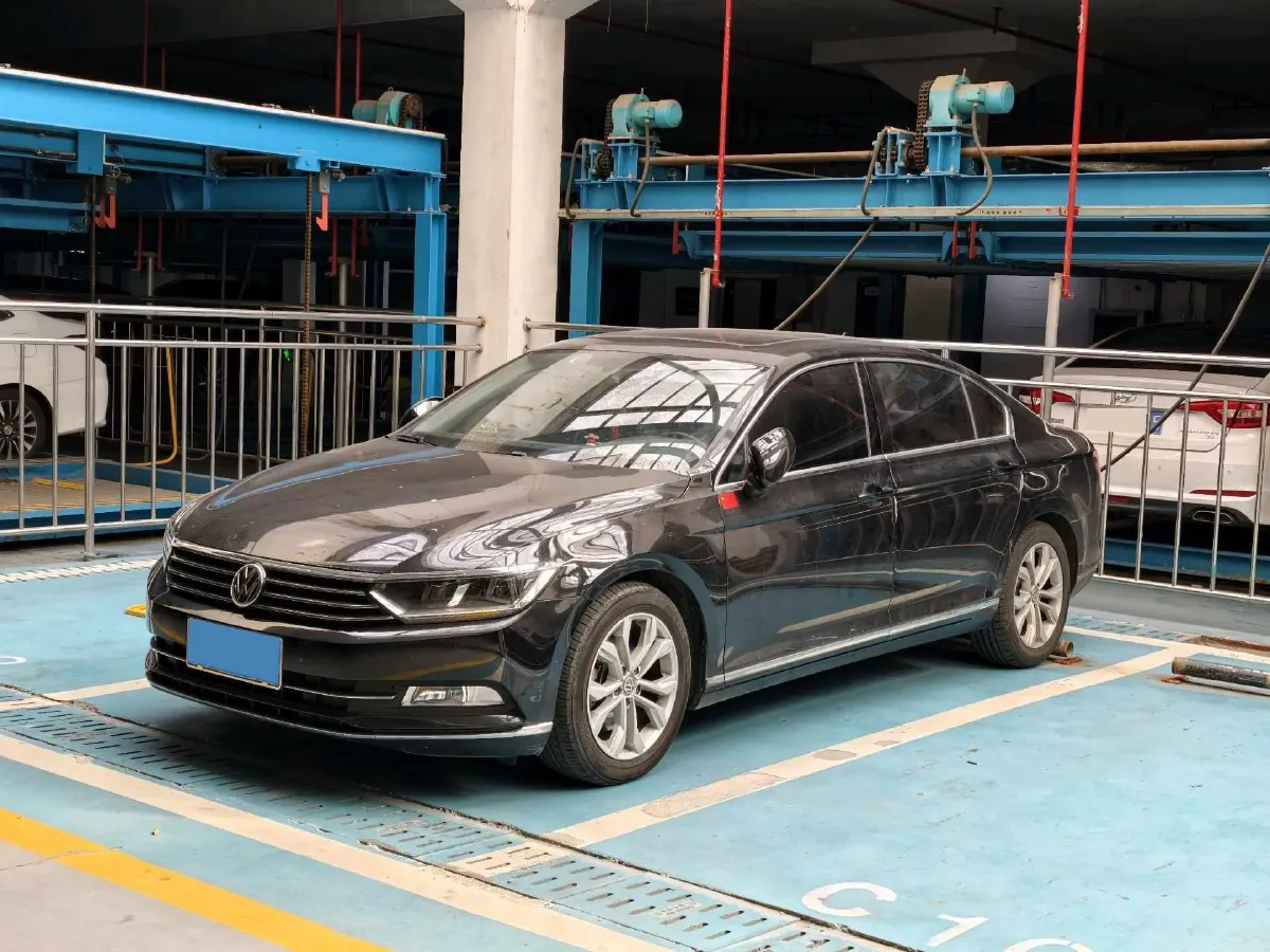 2019 Volkswagen Magotan 2.0T 186HP L4 7DCT,autocango,china used car exporter,china ev exporter,chinese used car exporter,chinese used ev exporter