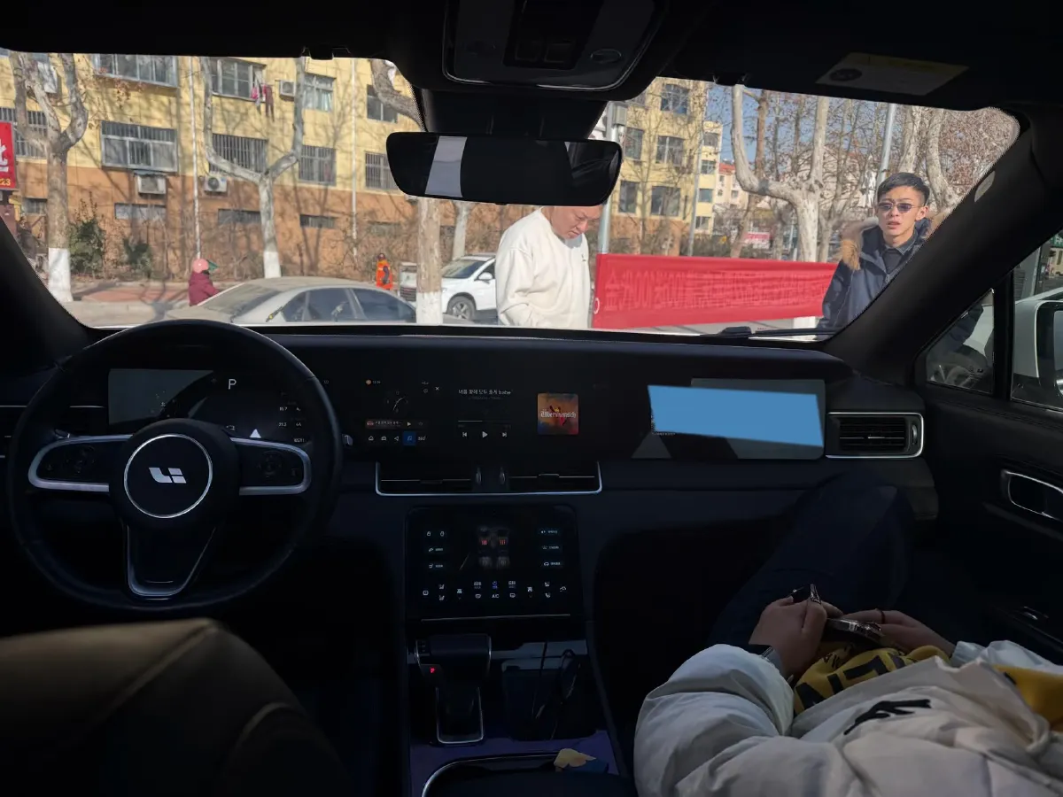 2020 Li ONE Range Extended 131HP REEV 40.5KWH,autocango,china used car exporter,china ev exporter,chinese used car exporter,chinese used ev exporter