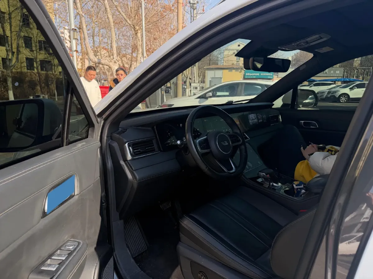 2020 Li ONE Range Extended 131HP REEV 40.5KWH,autocango,china used car exporter,china ev exporter,chinese used car exporter,chinese used ev exporter