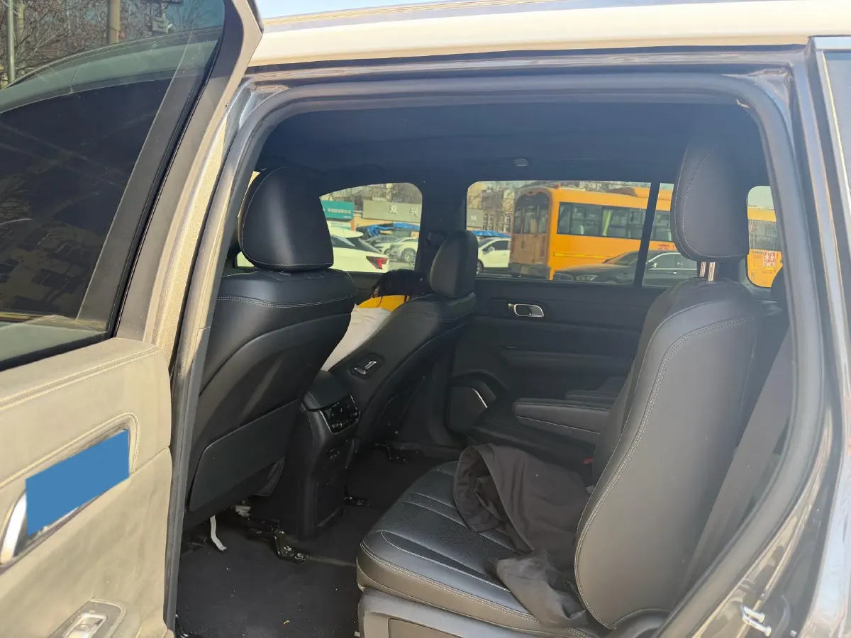 2020 Li ONE Range Extended 131HP REEV 40.5KWH,autocango,china used car exporter,china ev exporter,chinese used car exporter,chinese used ev exporter