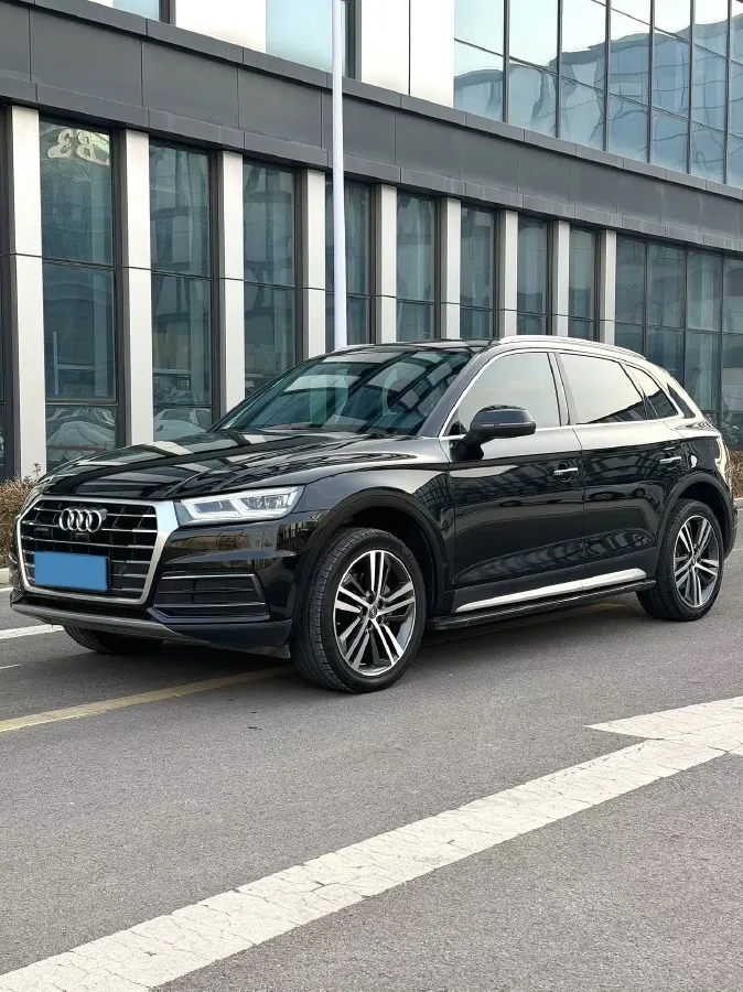 2020 Audi Q5L 2.0T 252HP L4 7DCT,autocango,china used car exporter,china ev exporter,chinese used car exporter,chinese used ev exporter