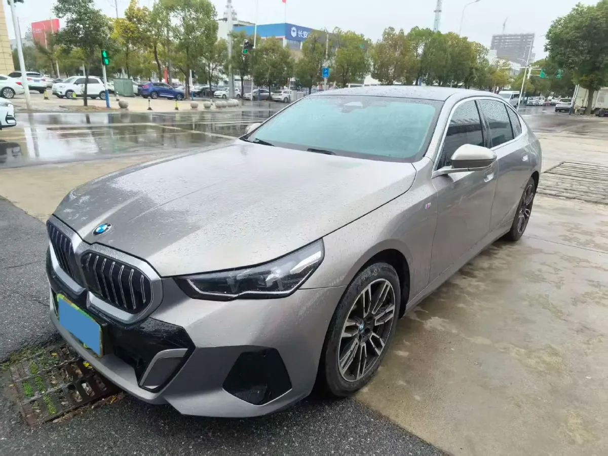 2024 BMW 5 Series 2.0T 258HP L4 8AT,autocango,china used car exporter,china ev exporter,chinese used car exporter,chinese used ev exporter