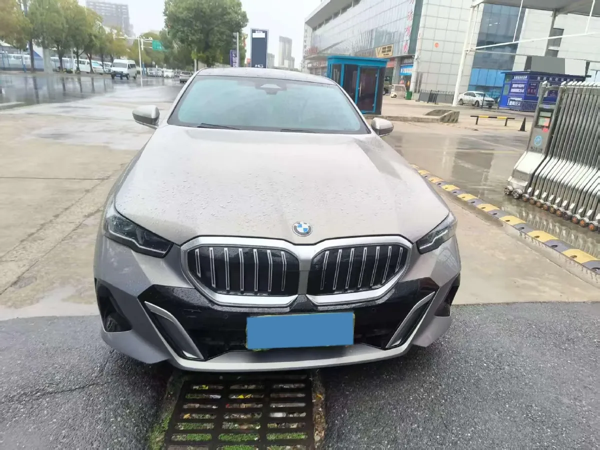 2024 BMW 5 Series 2.0T 258HP L4 8AT,autocango,china used car exporter,china ev exporter,chinese used car exporter,chinese used ev exporter