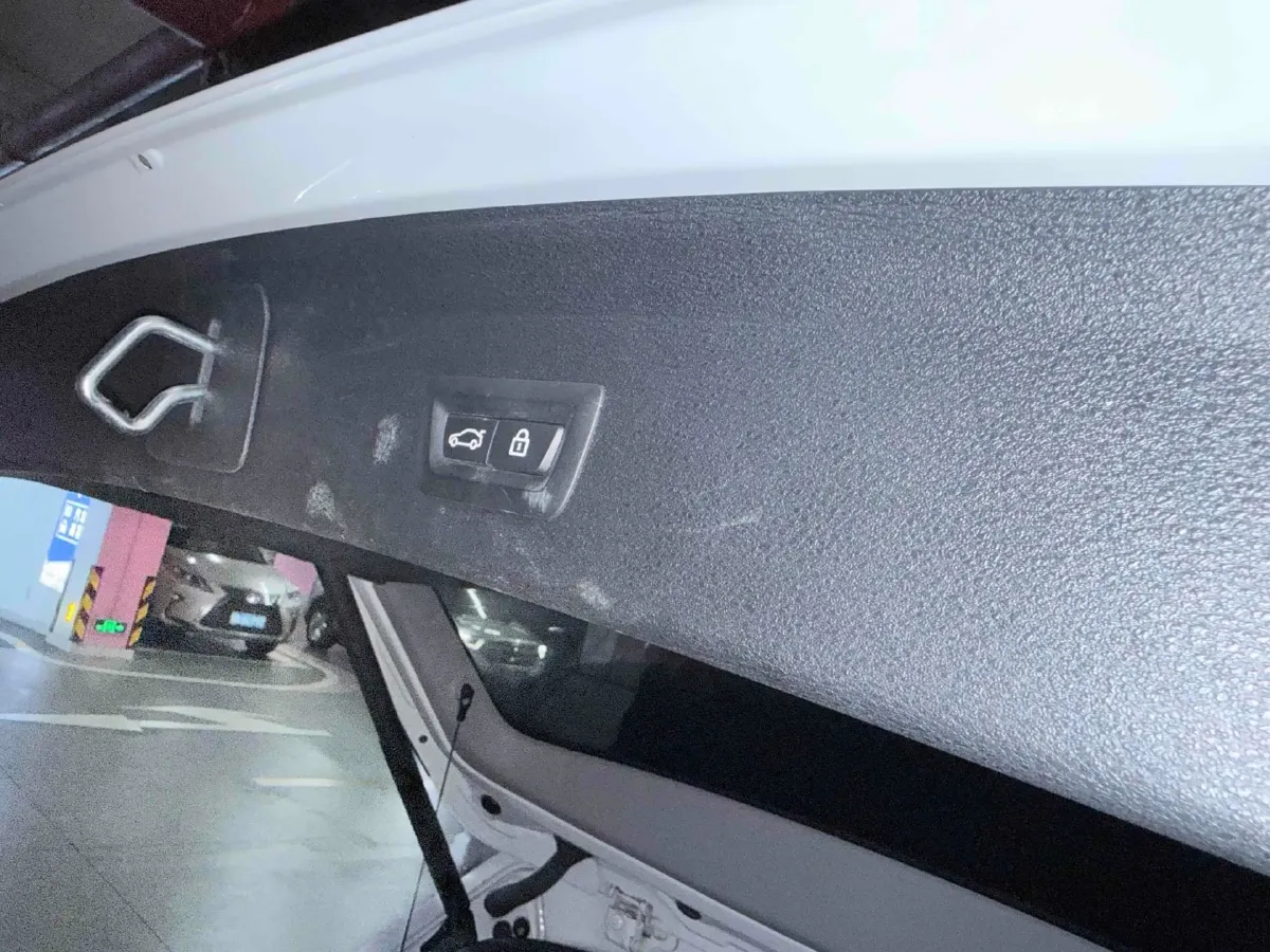 2021 BMW X1 2.0T 192HP L4 8AT,autocango,china used car exporter,china ev exporter,chinese used car exporter,chinese used ev exporter