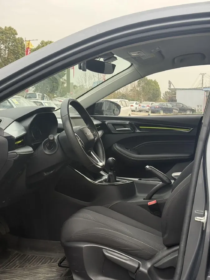 2021 Roewe i5 1.5L 120HP L4 5MT,autocango,china used car exporter,china ev exporter,chinese used car exporter,chinese used ev exporter