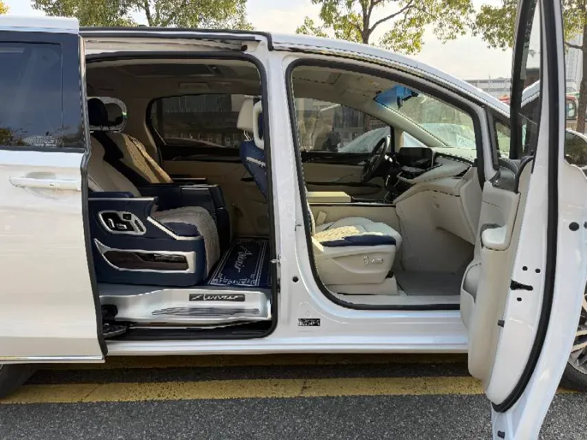 2023 Buick GL8 2.0T 237HP L4 9AT,autocango,china used car exporter,china ev exporter,chinese used car exporter,chinese used ev exporter