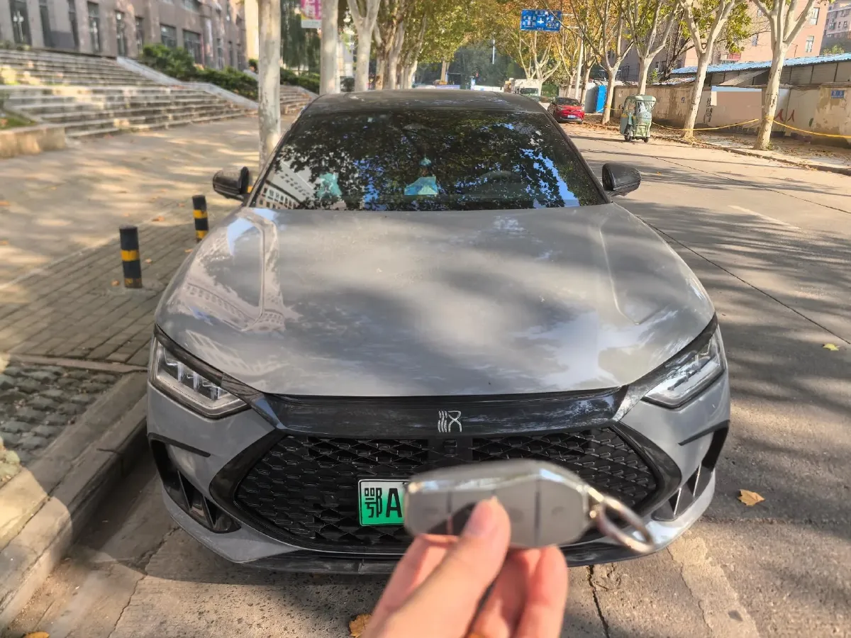 2022 Volkswagen Tiguan L 2.0T 186HP L4 7DCT,autocango,china used car exporter,china ev exporter,chinese used car exporter,chinese used ev exporter