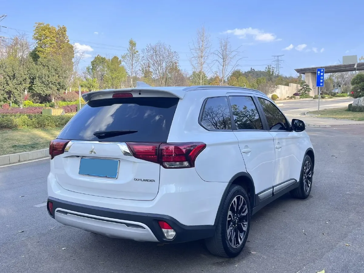 2019 Mitsubishi Outlander 2.0L 166HP L4 CVT,autocango,china used car exporter,china ev exporter,chinese used car exporter,chinese used ev exporter