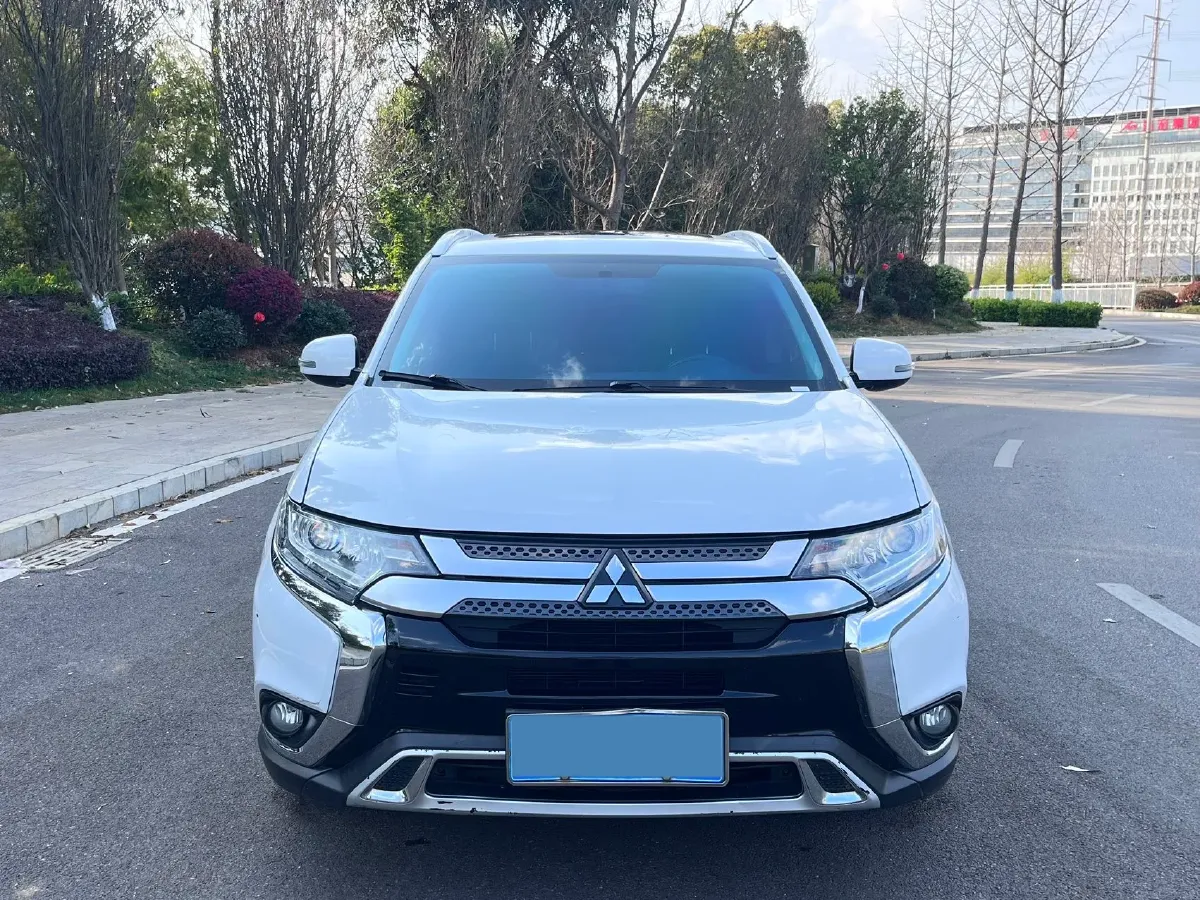 2019 Mitsubishi Outlander 2.0L 166HP L4 CVT,autocango,china used car exporter,china ev exporter,chinese used car exporter,chinese used ev exporter
