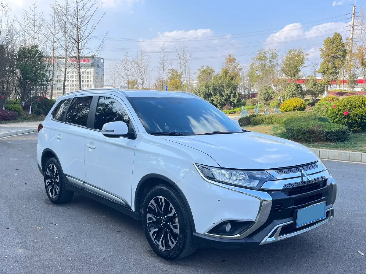 2019 Mitsubishi Outlander 2.0L 166HP L4 CVT,autocango,china used car exporter,china ev exporter,chinese used car exporter,chinese used ev exporter