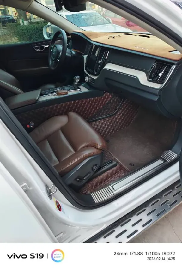 2020 Volvo XC60 2.0T 254HP L4 8AT,autocango,china used car exporter,china ev exporter,chinese used car exporter,chinese used ev exporter