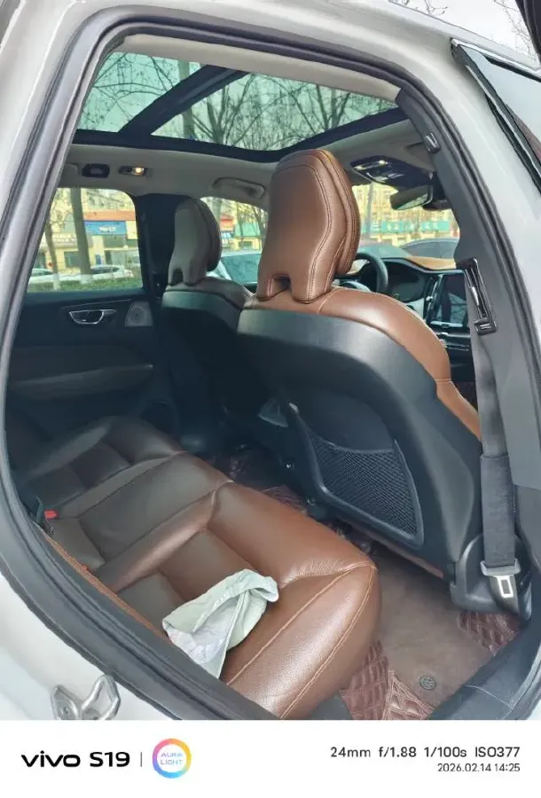 2020 Volvo XC60 2.0T 254HP L4 8AT,autocango,china used car exporter,china ev exporter,chinese used car exporter,chinese used ev exporter