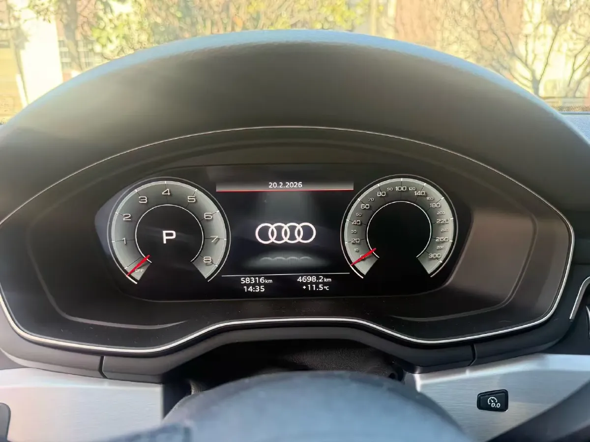 2022 Audi A4L 2.0T 190HP L4 7DCT,autocango,china used car exporter,china ev exporter,chinese used car exporter,chinese used ev exporter