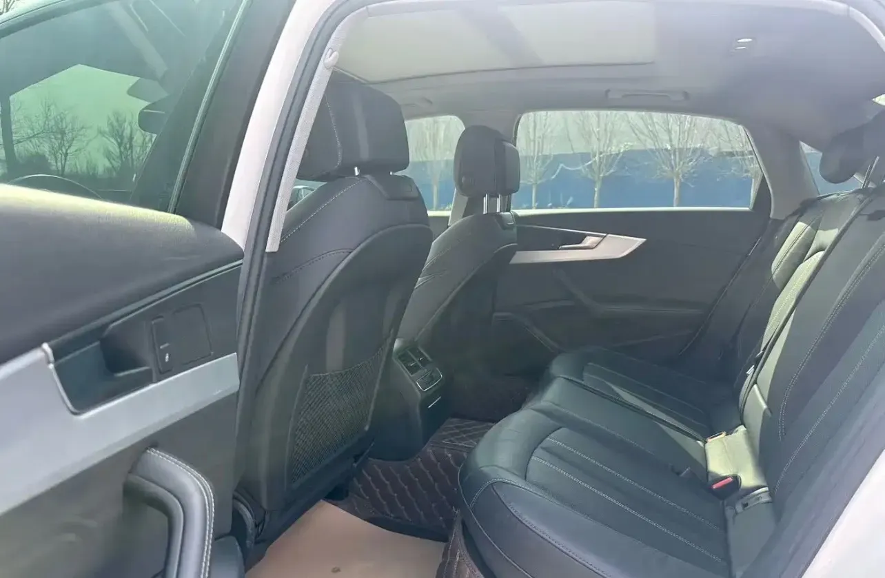 2022 Audi A4L 2.0T 190HP L4 7DCT,autocango,china used car exporter,china ev exporter,chinese used car exporter,chinese used ev exporter