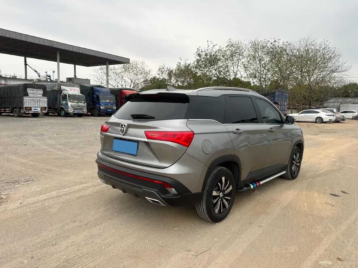 2018 BaoJun 530 1.5T 150HP L4 6MT,autocango,china used car exporter,china ev exporter,chinese used car exporter,chinese used ev exporter